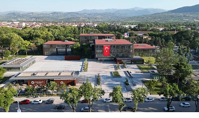 İnegöl Belediyesi’nden 1650 Öğrenciye 3.3 Milyon TL’lik Kırtasiye Desteği